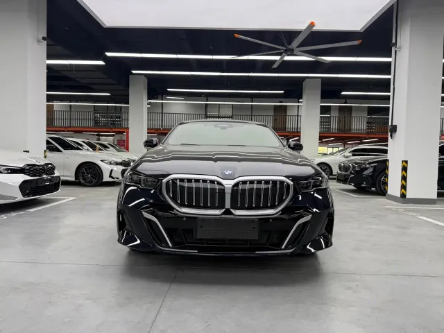 BMW 5 Series — Фото автомобиля 2