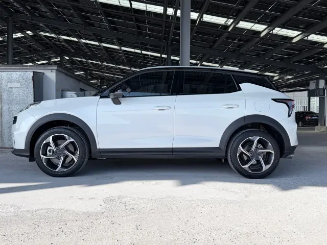 Lynk & Co 06 — Фото автомобиля 4
