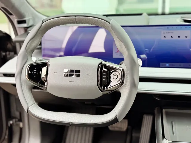 Geely Galaxy E8 — Фото автомобиля 14