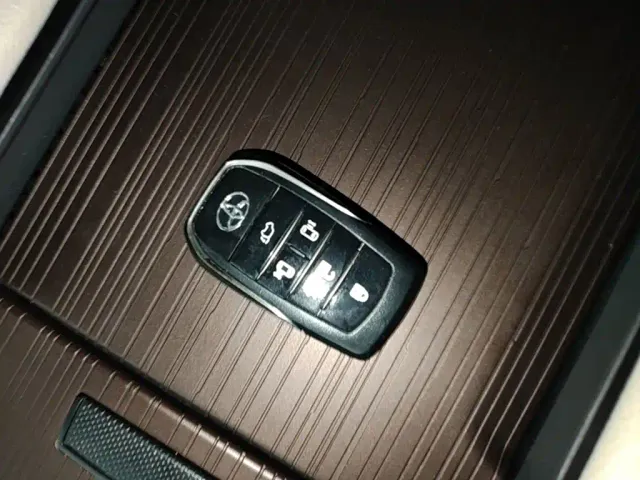 Toyota Granvia — Фото автомобиля 8