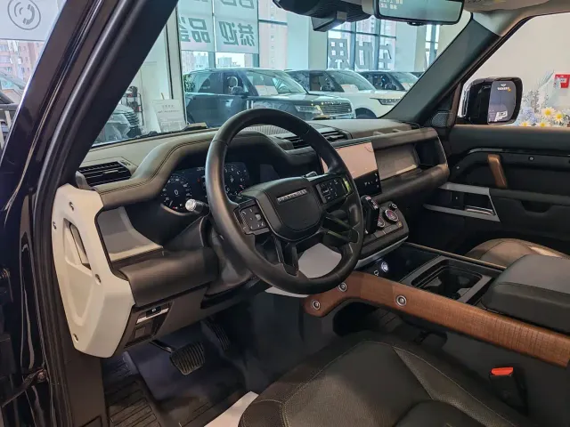 Land Rover Defender — Фото автомобиля 7