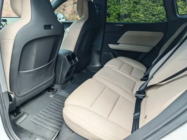 Volvo XC70 Plug-in Hybrid — Фото автомобиля 5