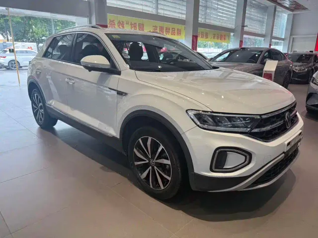 Volkswagen T-Roc — Фото автомобиля 3