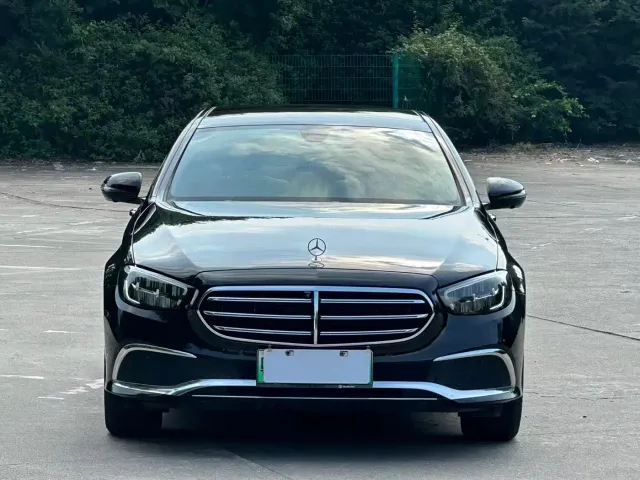 Mercedes-Benz E-Class — Фото автомобиля 2