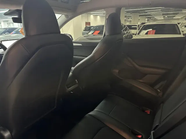 Tesla Model Y — Фото автомобиля 12