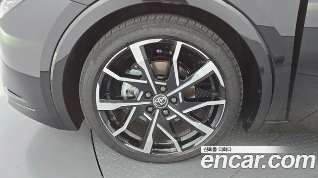 Toyota Prius Generation 5 — Фото автомобиля 4