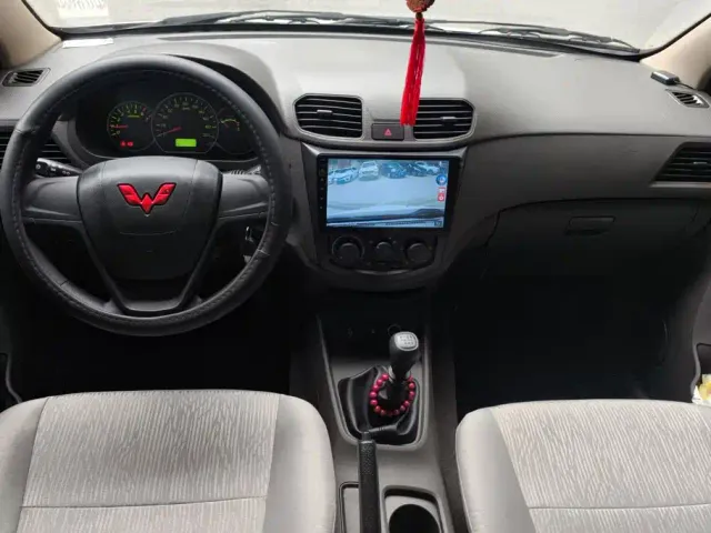 Wuling Hongguang — Фото автомобиля 12