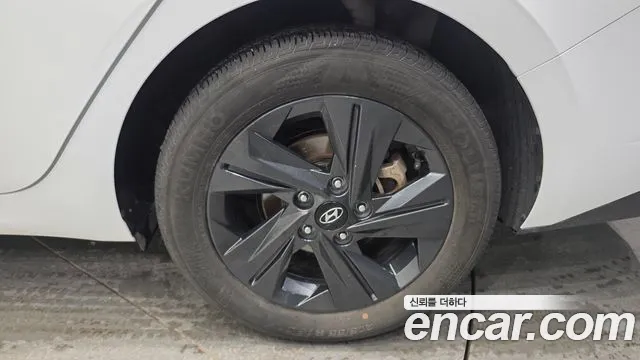 Hyundai AVANTE Avante (CN7) — Фото автомобиля 21