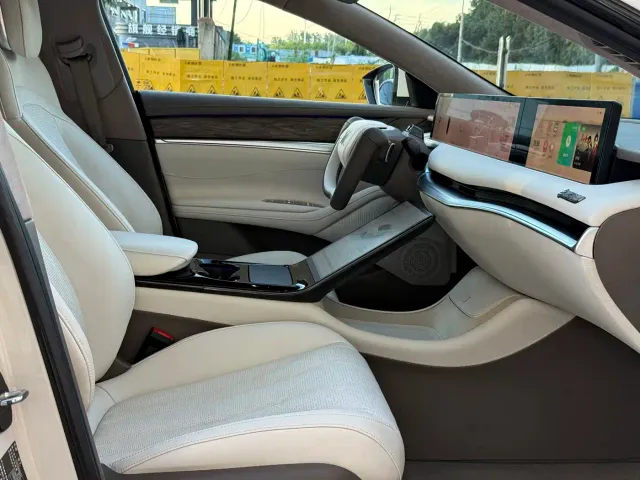 IM Motors L7 — Фото автомобиля 13