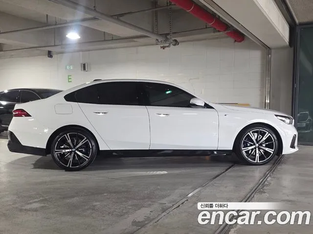 BMW 5 Series G60 — Фото автомобиля 20