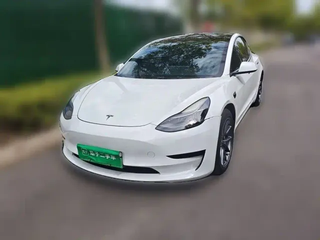 Фотография автомобиля — Tesla Model 3