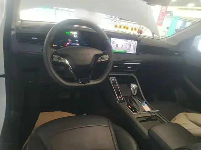 Roewe i5 — Фото автомобиля 9
