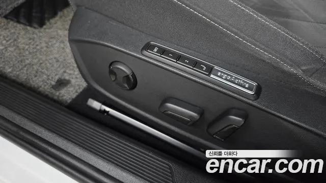Volkswagen Golf Golf 8 поколение 2.0 TDI Prestige — Фото автомобиля 26