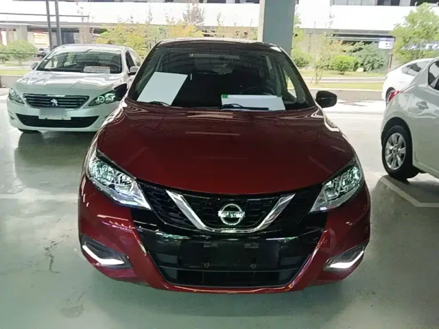 Nissan Tiida — Фото автомобиля 2