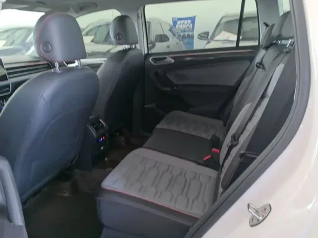 Volkswagen Tiguan L PHEV — Фото автомобиля 16
