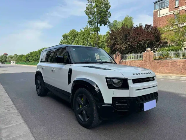 Land Rover Defender — Фото автомобиля 3