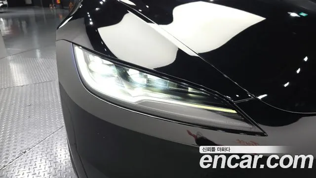 Tesla Model 3 — Фото автомобиля 7