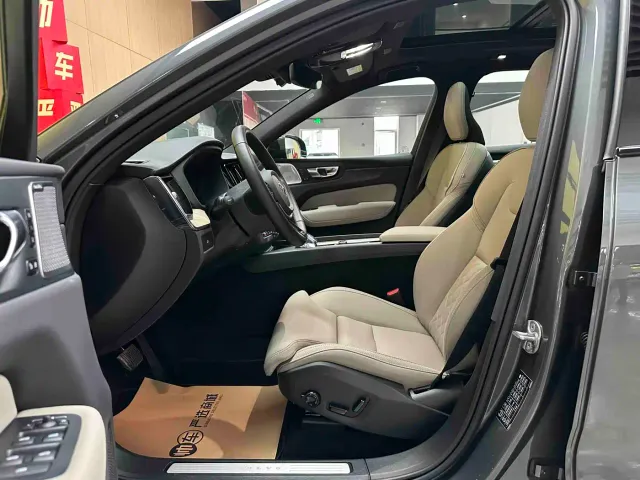 Volvo XC60 — Фото автомобиля 10