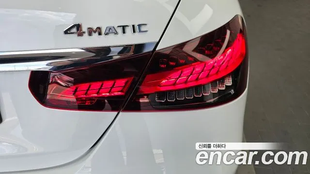 Mercedes-Benz E-Class — Фото автомобиля 20
