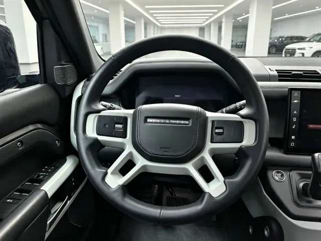 Land Rover Defender — Фото автомобиля 8