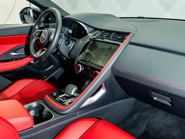 Jaguar E-PACE — Фото автомобиля 17