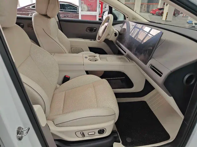 Li Auto Li i8 2025 Standard Edition — Фото автомобиля 5