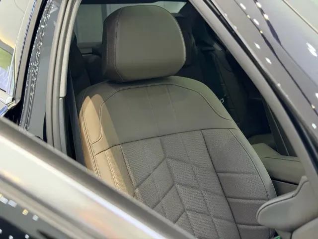BMW 5 Series — Фото автомобиля 13