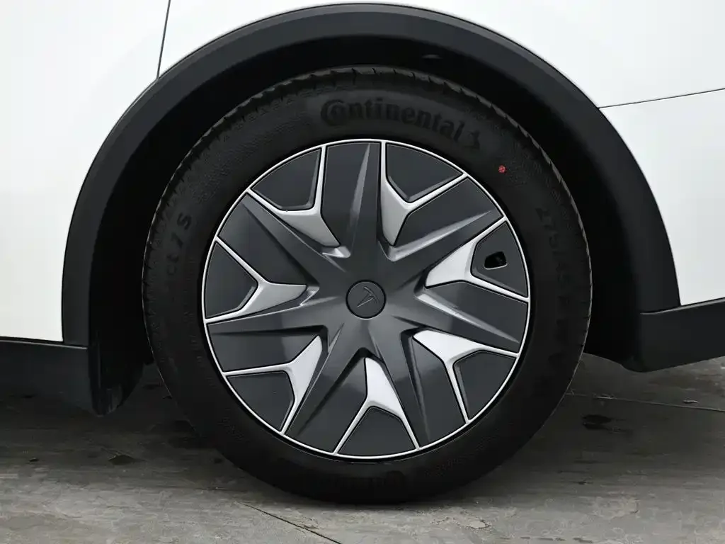 Tesla Model Y L 2025 Facelift Long Range AWD — Фото автомобиля 9