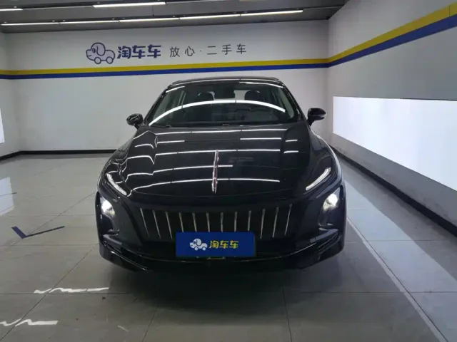 Hongqi E-QM5 — Фото автомобиля 2