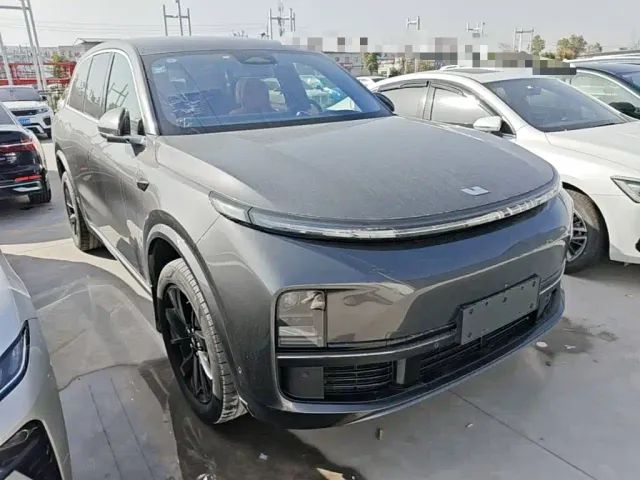 Li Auto L8 — Фото автомобиля 3