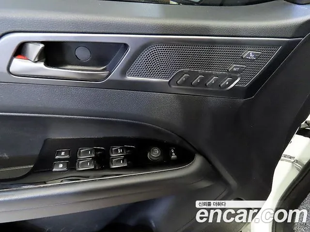 KG_Mobility_Ssangyong Rexton Новый Rexton Sport Khan Дизель 2.2 4WD — Фото автомобиля 13