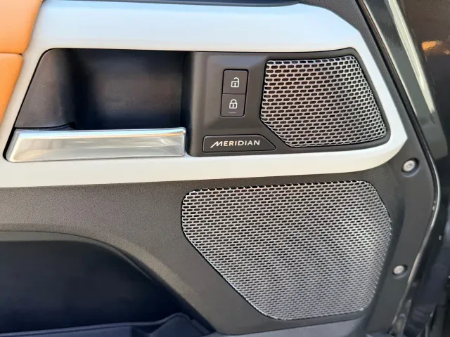 Land Rover Defender — Фото автомобиля 11
