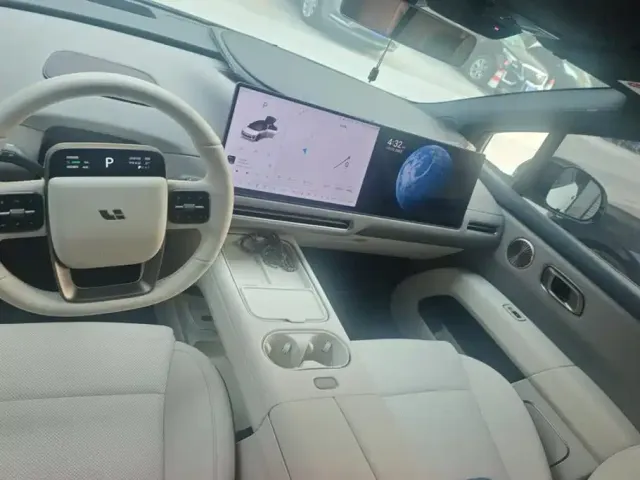 Li Auto Li Auto i6 2025 4WD Base Model — Фото автомобиля 12