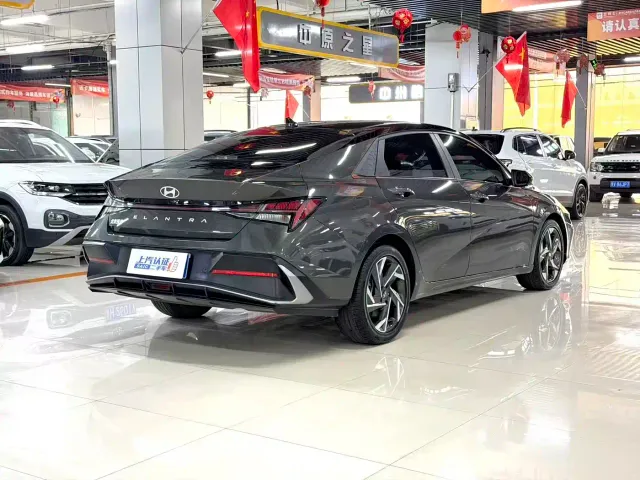 Hyundai Elantra — Фото автомобиля 13