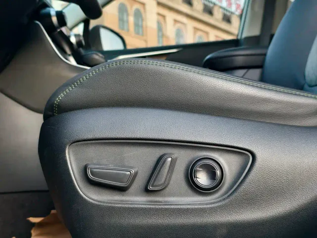 Toyota RAV4 — Фото автомобиля 10