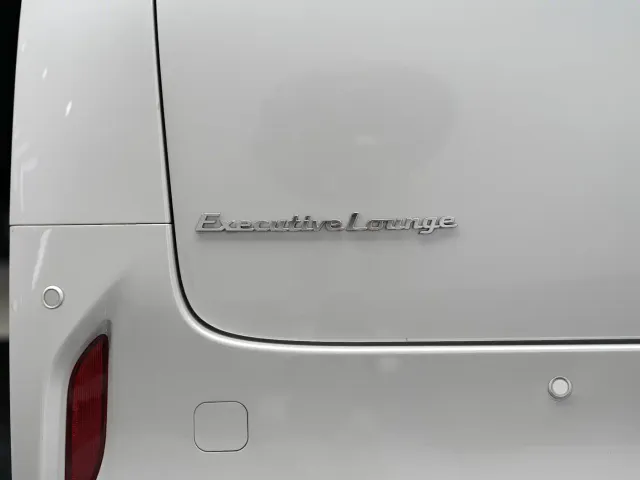 Toyota Alphard — Фото автомобиля 12