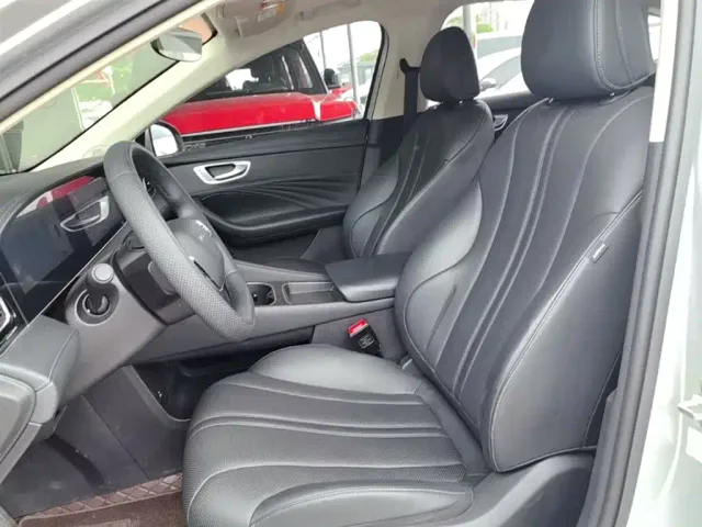 Roewe D7 — Фото автомобиля 14