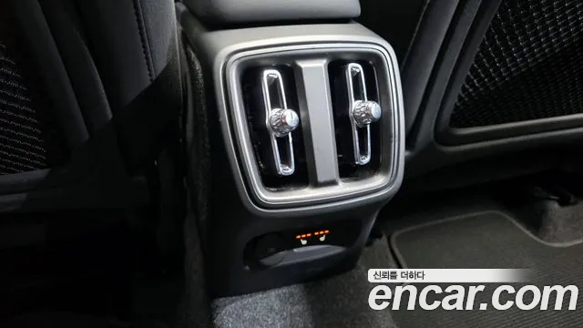 Вольво XC40 B4 Black Edition — Фото автомобиля 18