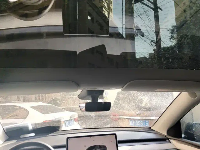 Tesla Model Y — Фото автомобиля 14
