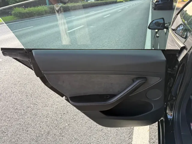 Tesla Model 3 — Фото автомобиля 12