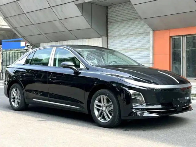 Hongqi E-QM5 — Фото автомобиля 3