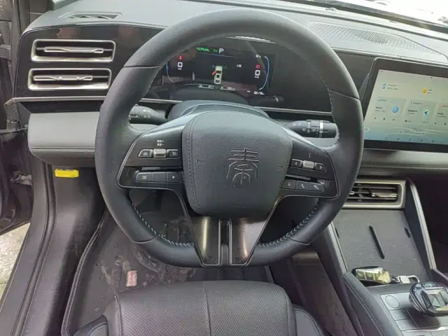 BYD Qin L — Фото автомобиля 10