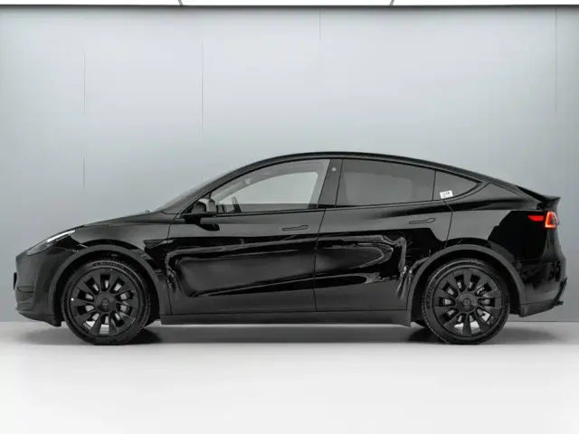 Tesla Model Y — Фото автомобиля 4