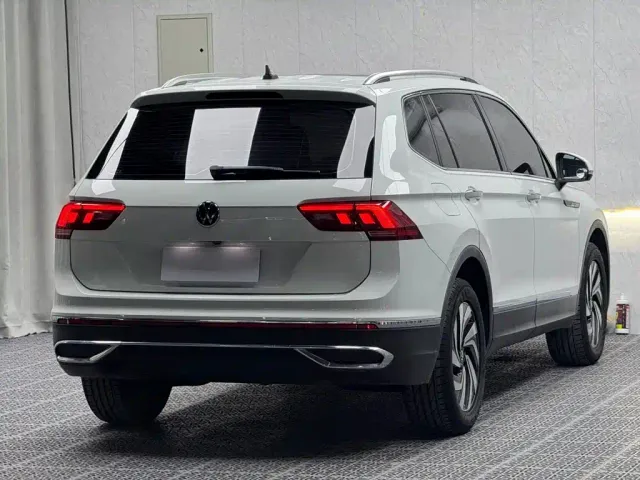 Volkswagen Tiguan L — Фото автомобиля 13