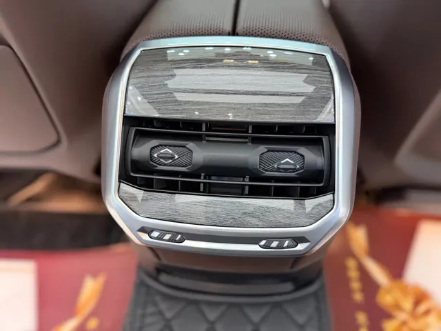 BMW 7 Series — Фото автомобиля 12