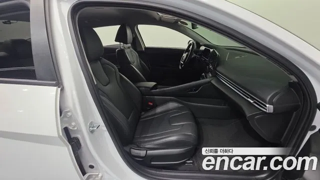 Hyundai AVANTE Новый Avante (CN7) — Фото автомобиля 10