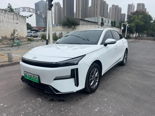 Фотография автомобиля — Geely Galaxy L6