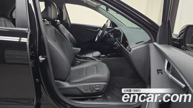 Kia Niro — Фото автомобиля 16