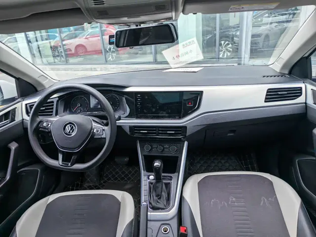 Volkswagen Polo — Фото автомобиля 9