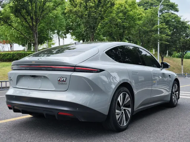 Nio ET5 — Фото автомобиля 6